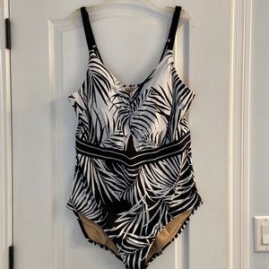 ⭐️NWT One Piece Swimsuit⭐️